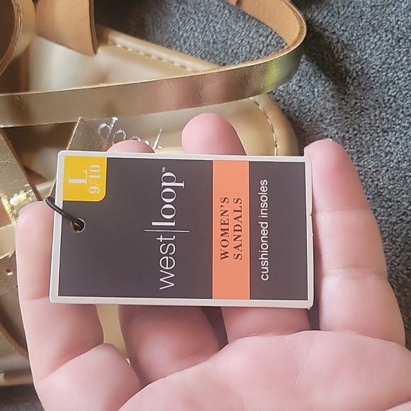 Beautiful Gold Sandals - Picture 3 of 3